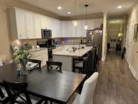 Charming 3-bedroom townhome with WiFi and AC in Auburn