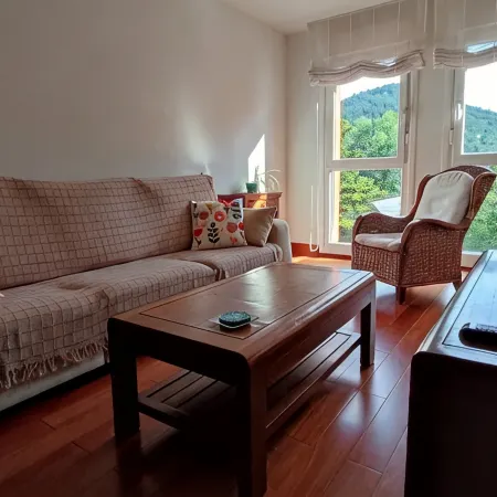 Charming, with views, comfortable and centrally located. Close to the river and the National Park.