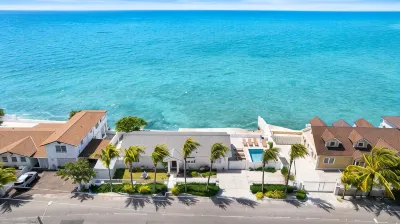 OCEANFRONT HAVEN-35 Steps Into SEA! Private POOL,BEACH 10min Walk. 10%week-off! Hotels in 