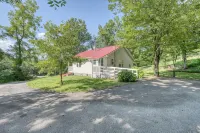 Cabin Between the Meadows - 2 BR, Country Home, Mountain Views, Dog-friendly!