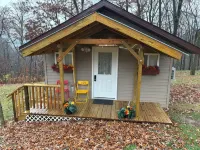 Sunset Studio, Amazing River Views, HOT TUB! New Listing!
