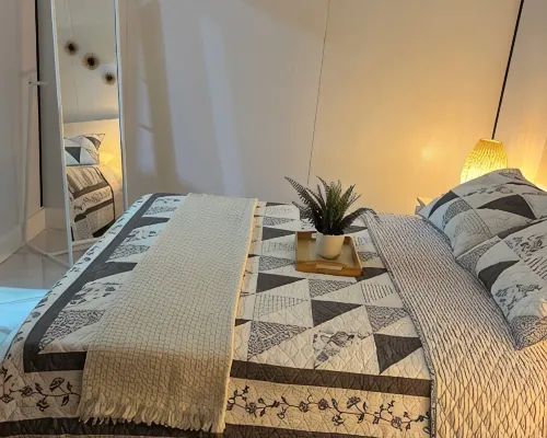 La Capsula del Amor / The Capsule of Love Hotels in Hialeah