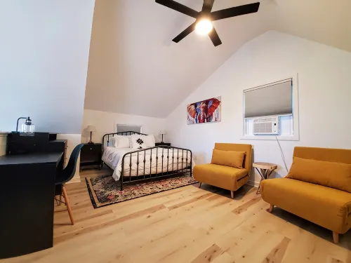 Chalet w/Cedar SAUNA, HOT TUB, Outdoor TV and POOL nearby!! - 2-Star