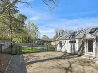 Edgartown Village Home w/ Pool. 4bdrm / 3.5bth - Pools