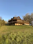 Hillside Haven - Amazing views with a hot tub!