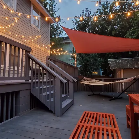 Perfect Background Hangout-Café Lit Patio, Bonfire, BBQ Grill-Near UF Stadium!