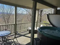 5-Star Home with Long Range View, Paved to the Door Accomodates 5 Large Vehicles