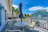 Prime Beach Location • Pool + Sundeck • Walk to the Beach - Kitchen