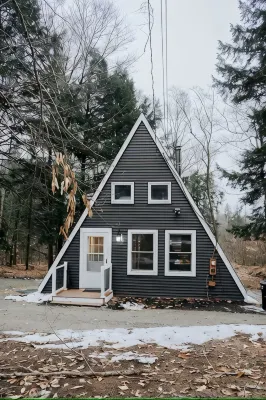 Cozy & Modern A-Frame in the woods w/HOT TUB - Alphydda