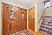 Exquisite Vacation Home with Hot Tub, EV Charger