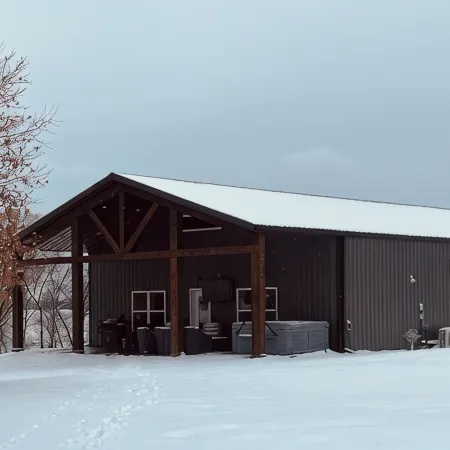 Relax Enjoy Country Living with Hot Tub Hotels in Howard County