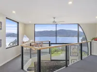 Quarry Hill Lookout ..... scenic views, luxurious amenities, relaxing atmosphere Hotels in Geeveston