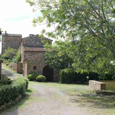 Restored farmhouse in heart of chianti with swimming pool and tennis court. Hotel Exterior