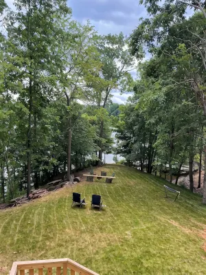 Nice little cabin at the lake. Full House. Hot tub, pet-Friendly! - Homestays