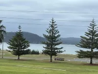 Beachfront Batemans Bay-Batehaven NSW2 bedroom apartment,pool, free parking Hotels in Batehaven