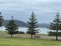 Beachfront Batemans Bay-Batehaven NSW2 bedroom apartment,pool, free parking
