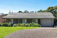 Mollymook Fantastic Beach House - 6 minutes walk to the Beach & Pet Friendly - 3성급