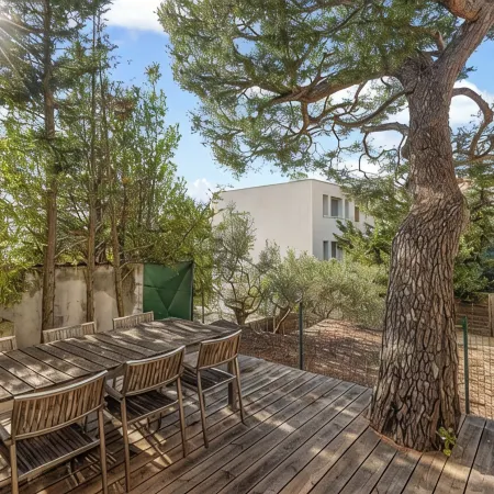 Apartment with garden