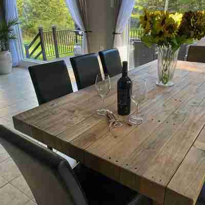 House in Mt Pocono, hot tub, arcade, ski & golf near by. Dining/Meeting Rooms