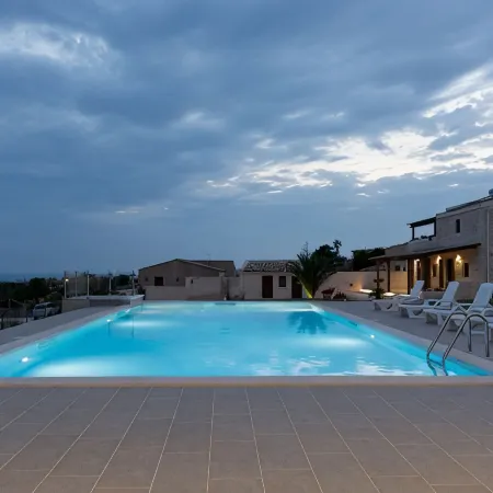 Charm, home emotions Baron sea view, swimming pool, wifi and BBQ