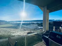 D14 Home by pool & Gorge shuttle.  2 decks w/Columbia/tennis courts/pool view - 4 星級