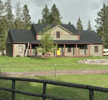 Beautiful Country Home with Large Covered Porch - Boutique