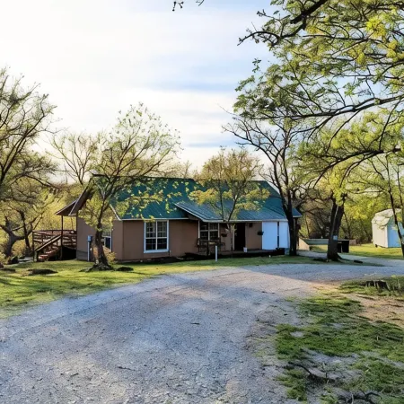 Treehouse Hideaway - Your Home Away from Home