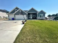 Clean & Spacious 2-bedroom BASEMENT APT. AC, WiFi,  full kitchen in North Ogden - 2-Star