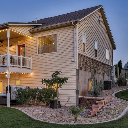 Gorgeous private suite in ranch home with full kitchen/laundry and Jacuzzi tub!