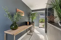 No1 Highpoint -Luxury 2 bed Sea view Apartment with onsite indoor swimming pool - Pools