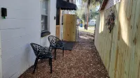 2 bedroom Coastal bungalow minutes from St Simons