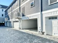 Brand new townhome, oceanside, steps from the beach, ocean view, parking garage - 4 stjerner