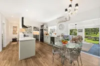 European-Inspired Country Home Walking Distance to Bundanoon Village - Wifi