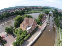 INSELVILLA - Holiday apartment on the island in Hameln 哈默爾恩住宿飯店