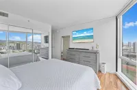 Beach, City lights and Mountain Views 180 degrees view & centrally located Hotels in Downtown Honolulu