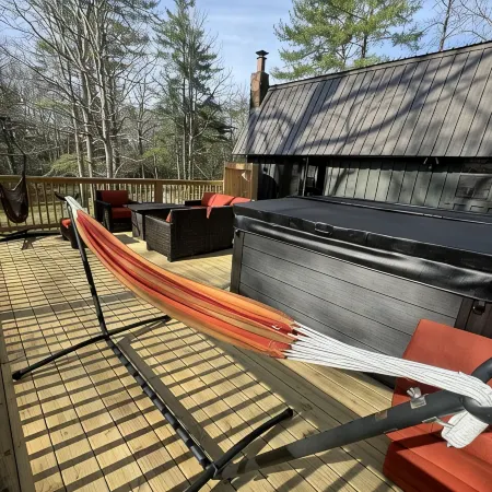 Luxury Bohemian Cabin on Coker Creek w Oversized Hot Tub, Fire-Pits, and Hiking