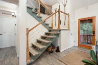 Forest Dream Retreat: A-Frame Cabin/Hot Tub/Games