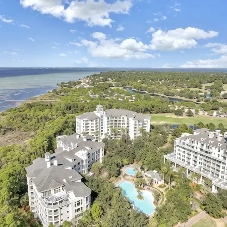 Studio w/ Balcony! Walk to Resort Pool & Baytowne Wharf at The Grand Sandestin