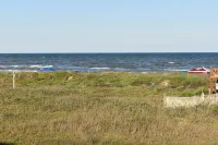 Beachfront Family Fun! 30s to Sand – 1 King, 2 Queens, Bunks, Prvt Beach Access!