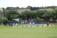 Coastal Cove Retreat at Moonah Links Resort: close to Hot Springs, Golf & Winery - Apartments