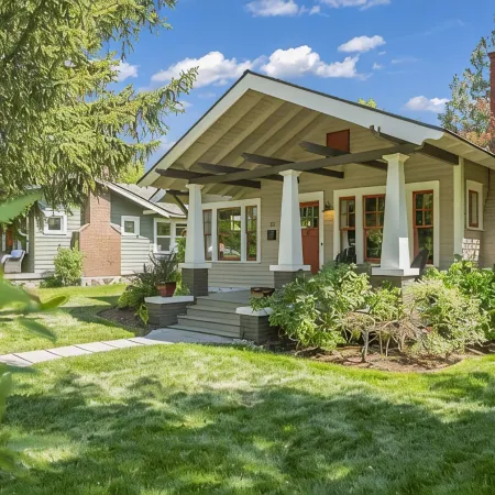 Historic Craftsman Bungalow, Just Steps to Downtown ~HOT TUB!~