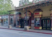 Downtown luxury, full amenities with parking - 4-Star