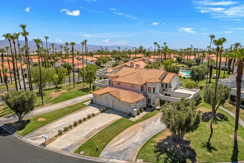 Beautiful Desert Falls Country Club Upper Unit Condo - Homestays