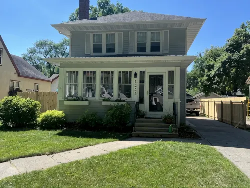 Charming 4 bedroom, 2 bath home near dowtown Fargo.