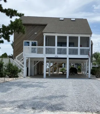 Sunset Beach HGTV Winner! Great Location, Steps to Beach!