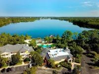Spacious Resort Condo on Lake 10 Min from Disney-Fab Amenities 120+ 5 Stars - spa