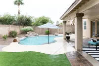Travelers Paradise - A 5 Star Poolside Resort Getaway