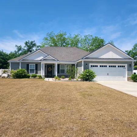 Spacious 4-bedroom house in charming Statesboro with AC, WiFi