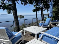 Magnificent up-close WATERFRONT "SunBright Le Reve"   Premier westside Orcas Hotels in Eastsound