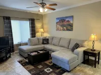 Gated Condo; pool,  hot tub, gym, 2 bedrooms, 2 bath, 5 min to Cardinals Stadium Hotels near Camelback Ranch